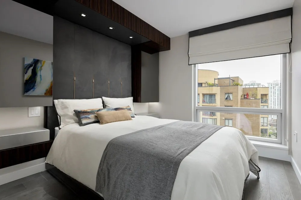 1111 Richards - 1407