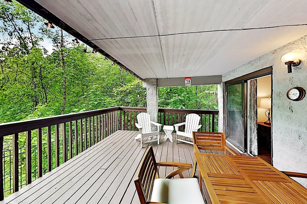 Renovated In Coveted Community W/ 3 Pools 2 Bedroom Condo