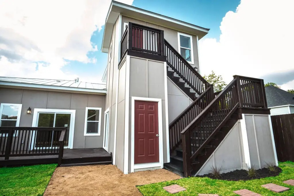 Beautiful Guest House on New Built Home Near Downtown