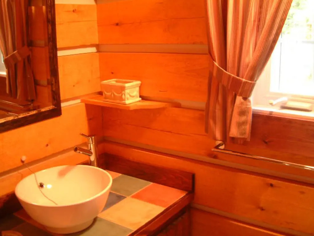 Domaine Rivière Sacacomie Chalets et Bed and Breakfast -Manoir Canergie