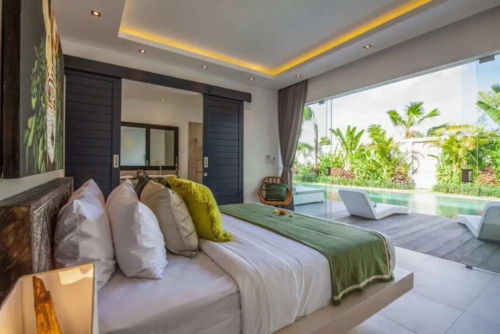 Villa Elisa - Spacious 4BR Luxury Villa, Walking Distance to Berawa Beach
