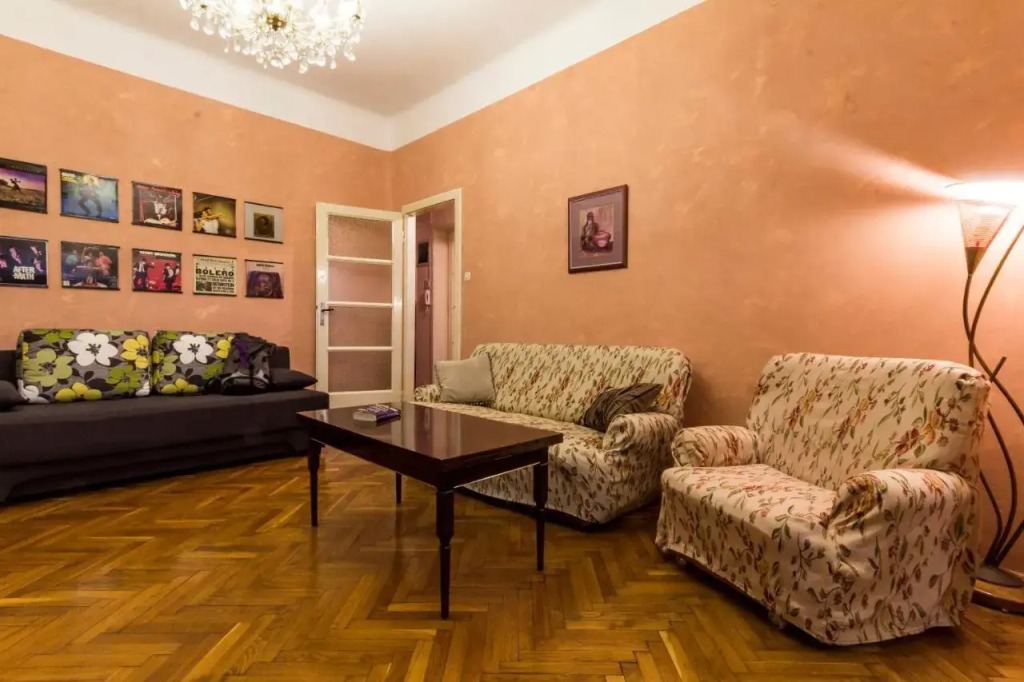 Spacious & Smart Center Apartment