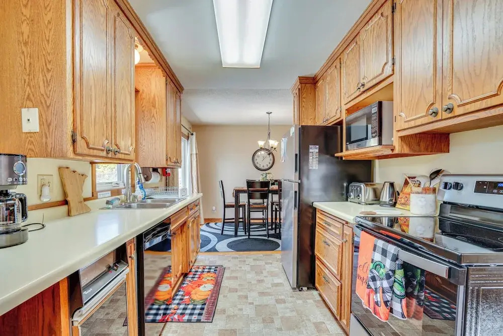 Spacious Cottage Grove Haven Near Downtown St Paul