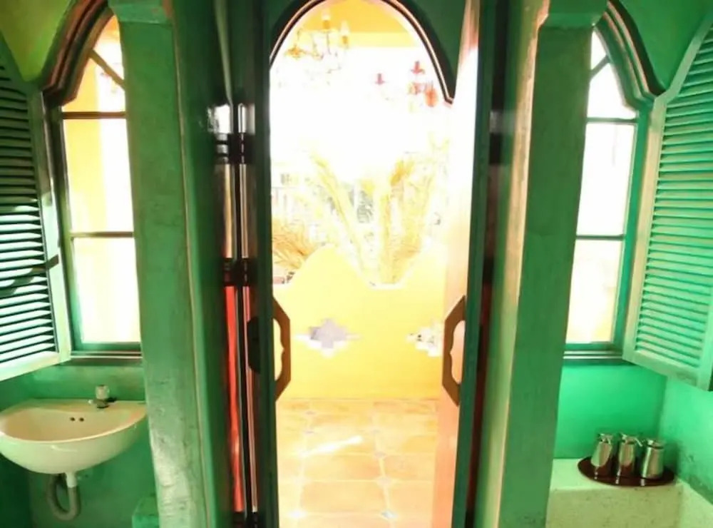 A Fei Surf Inn II - Tiki House