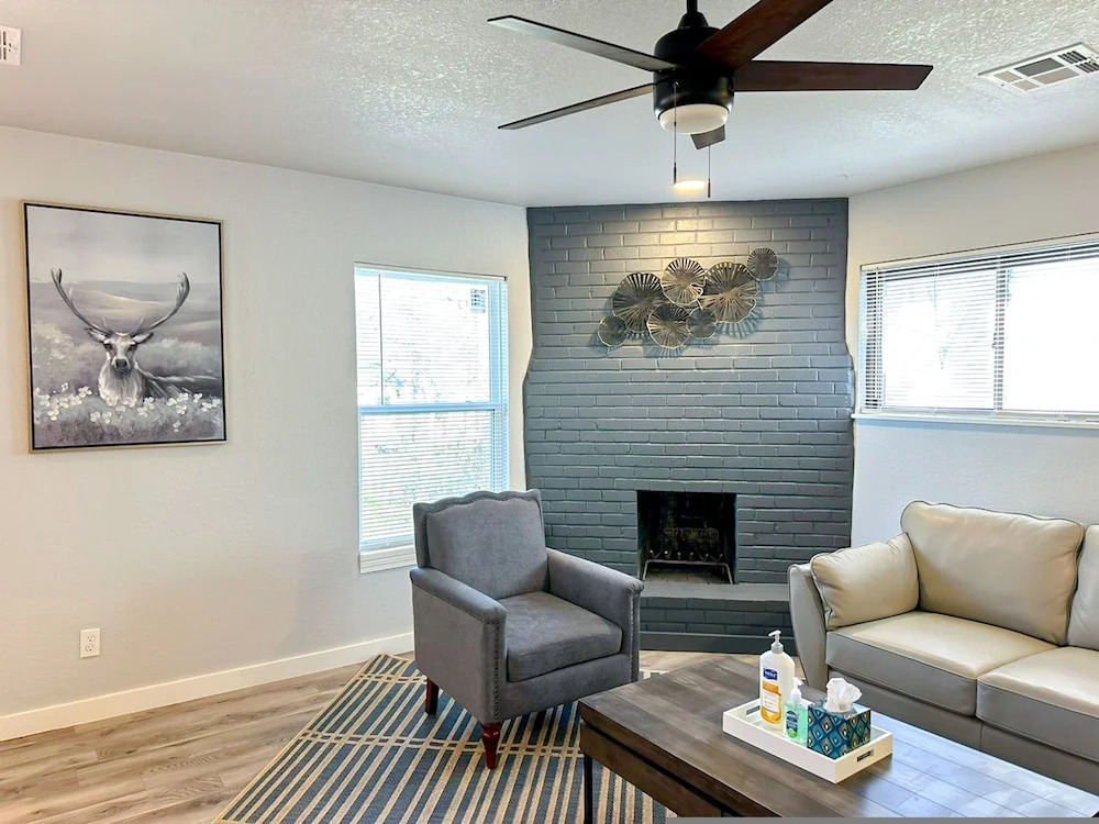 Vintage Gem in Prime Location Cozy 1BR Oasis