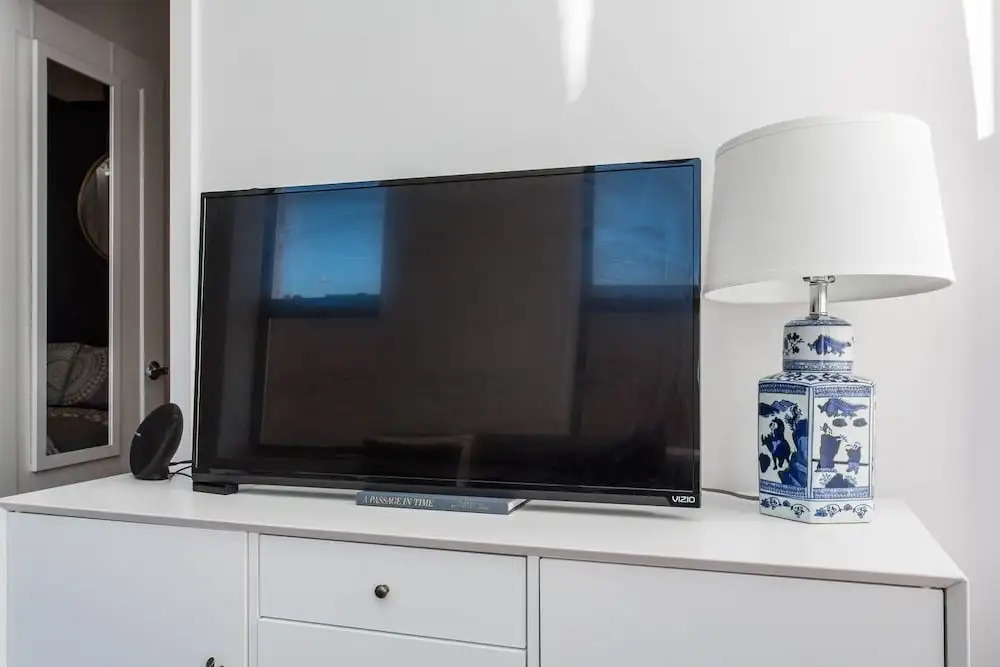 Chestnut Charm - Modern 1 BDR in Downtown