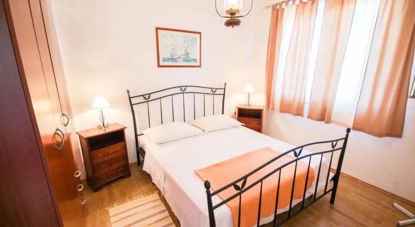 Lolas Apartments