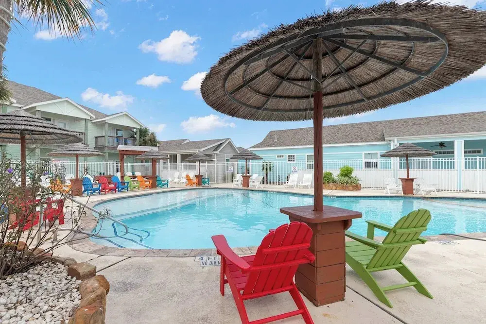 Mango Bungalow Sleeps 8 2 Community Pools