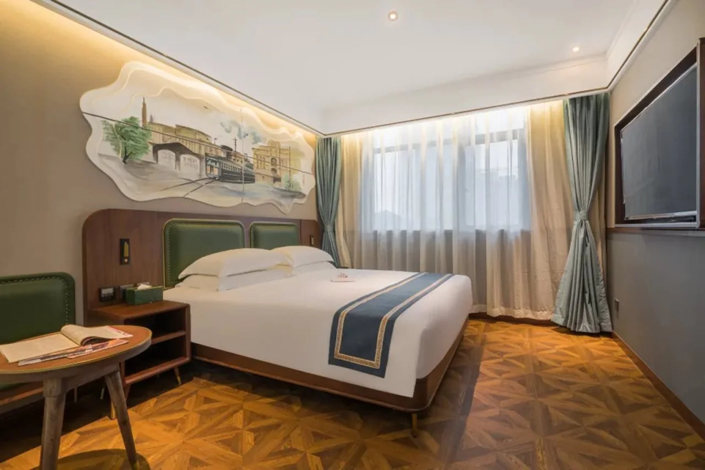 Nostalgia Hotel (Shanghai Fudan University Wujiaochang Metro Station）