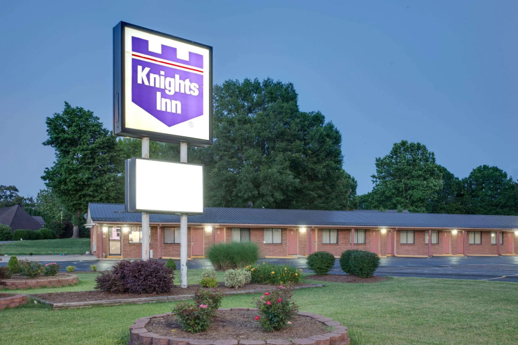 Knights Inn Paris