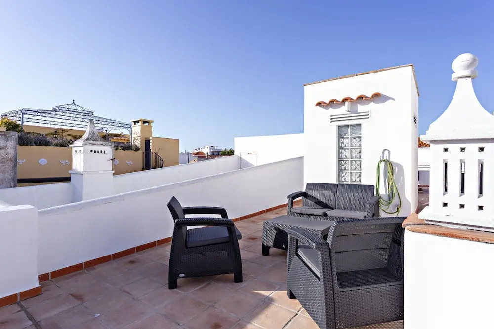Faro DAZ House by Get Your Stay