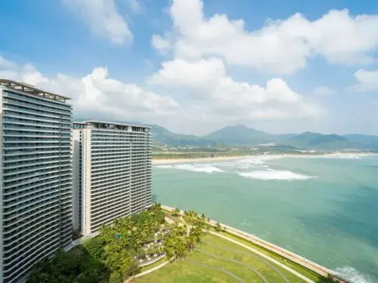 Yajing Haiju Surfing Seaview Design Hotel (Wanning Sunac Riyuewan Branch)