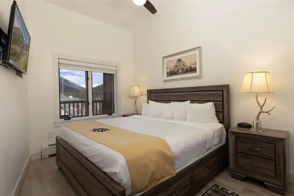 Full Renovated 1br -walk To Gondola & Kids Ski Free 1 Bedroom Condo by RedAwning