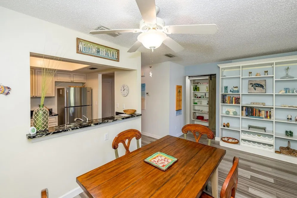 Seawinds 79 - Renovated 2 Bedroom Flat Upstairs Unit Lovely Lagoon View