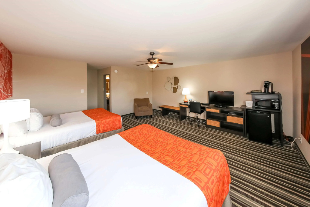 Howard Johnson by Wyndham Winnipeg West