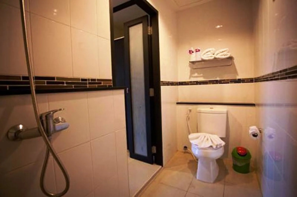 Free Way Kata Beach Hostel