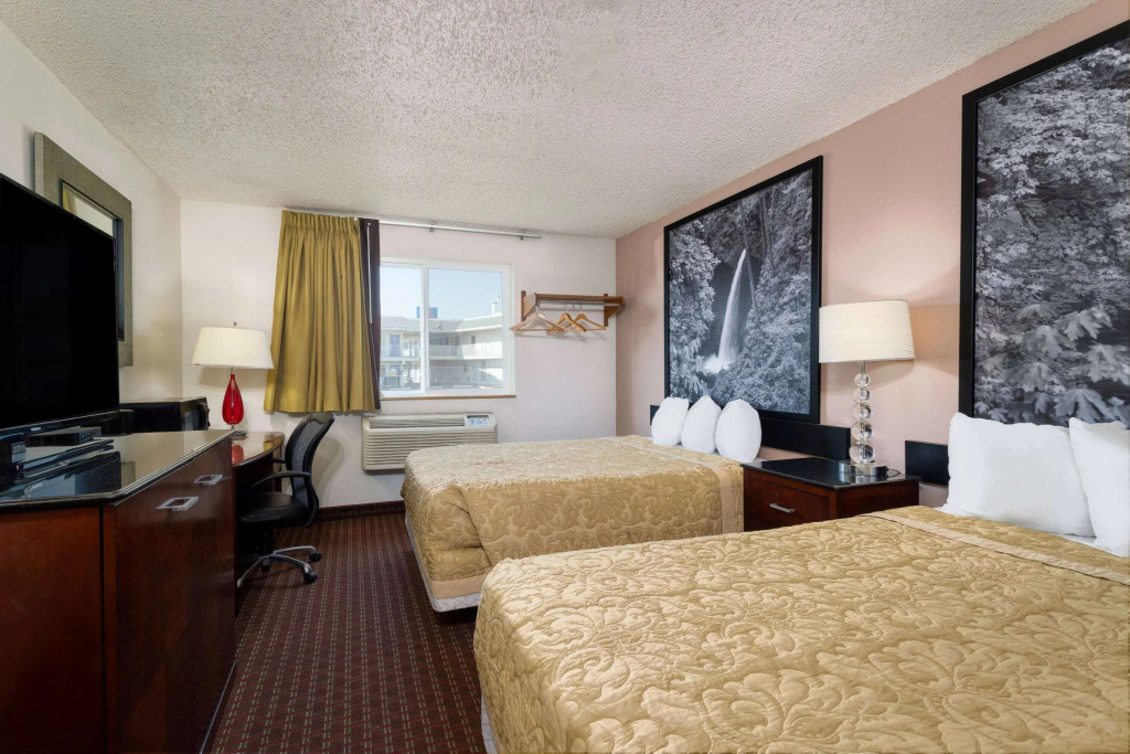 Super 8 by Wyndham Pendleton