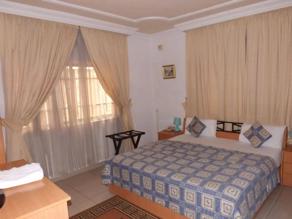 La Playa Suites