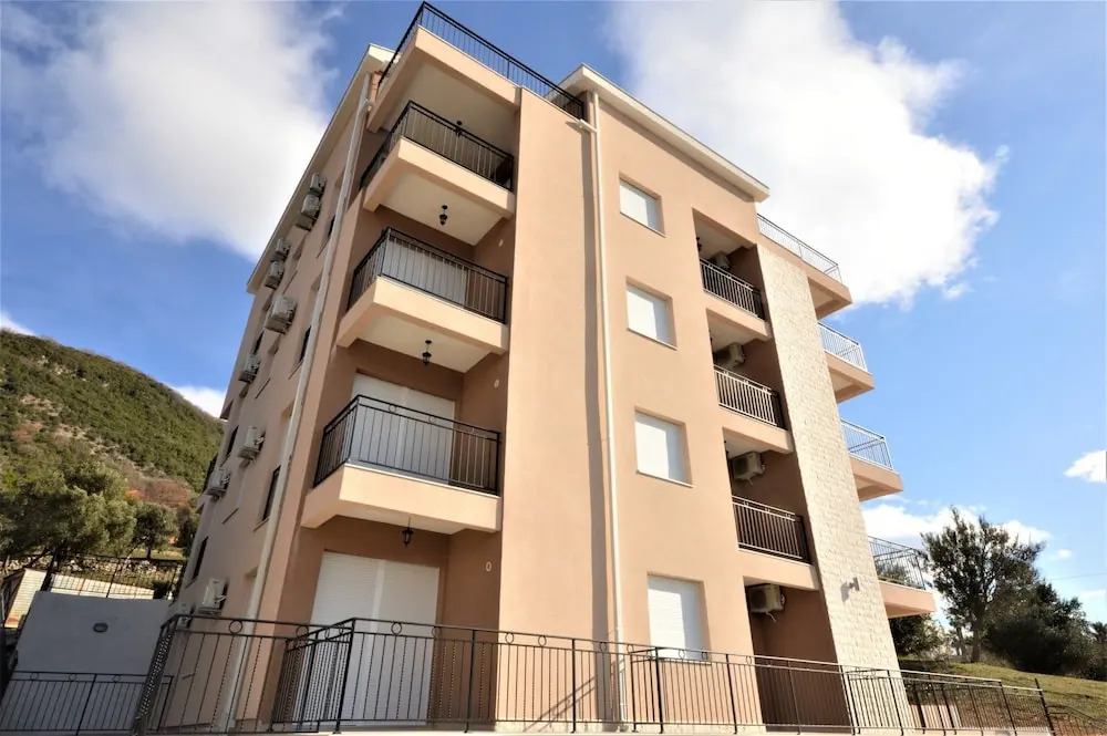 Isidora Apartments