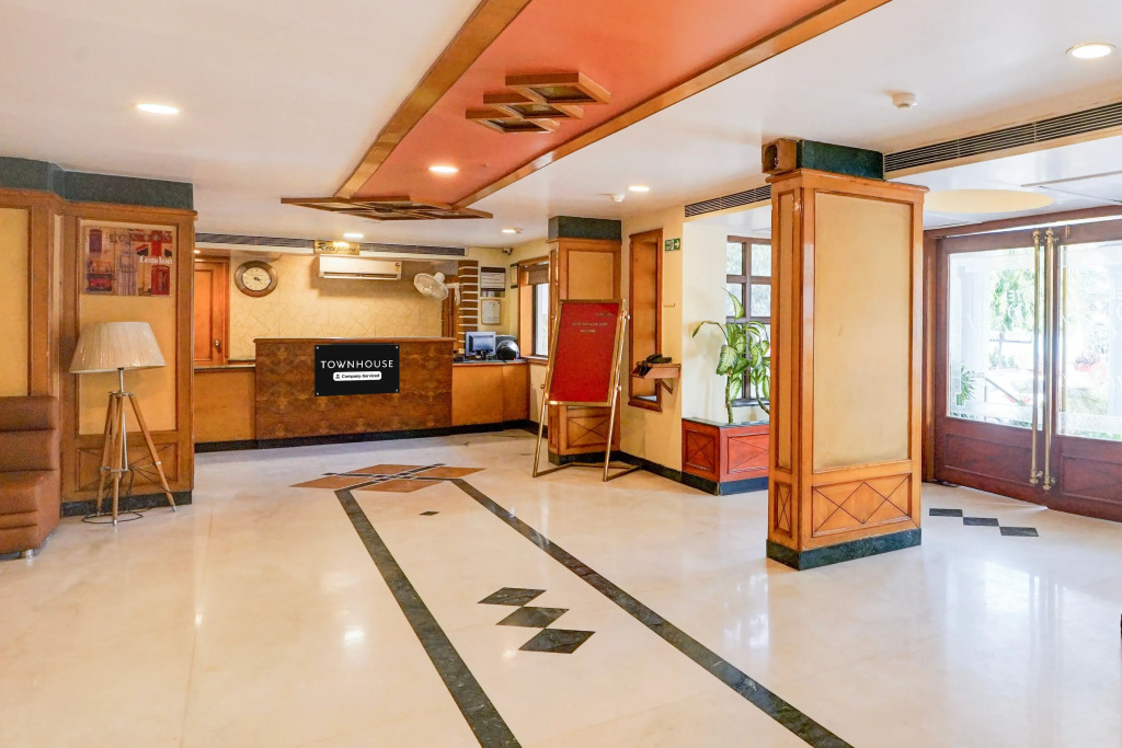 Super Townhouse Subhash Nagar Formerly Royal Palazzo
