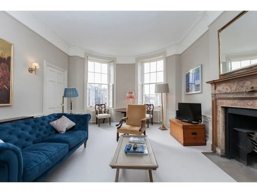 Central, Spacious 3BR Edinburgh Flat For 6