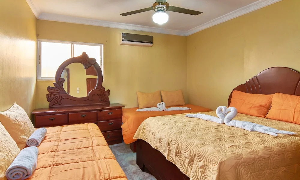 2 Bedroom Apartment Prime Location Great Services!