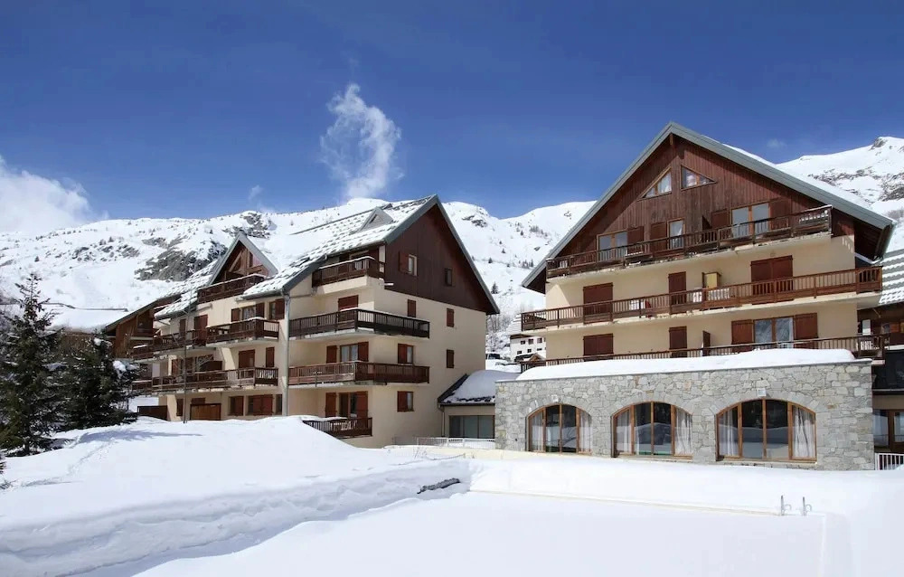 Poolside Alpine Apartment Stay