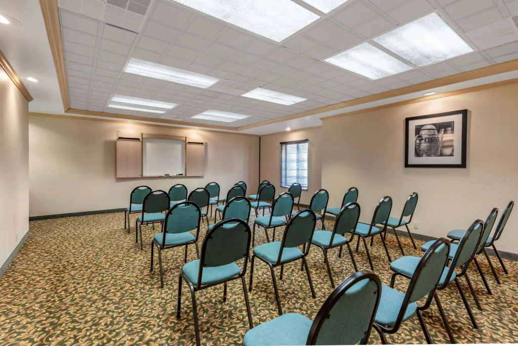 Comfort Inn & Suites Warsaw near US-30