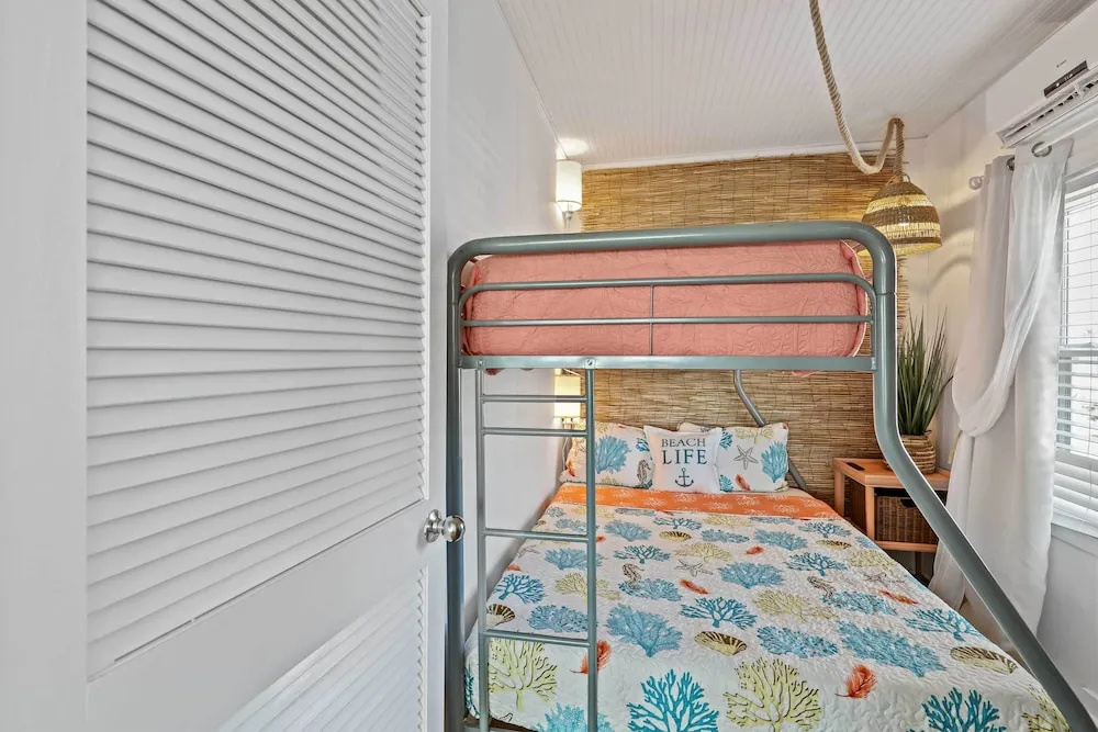1 Mi to Shore: Bright Jamaica Beach Getaway!