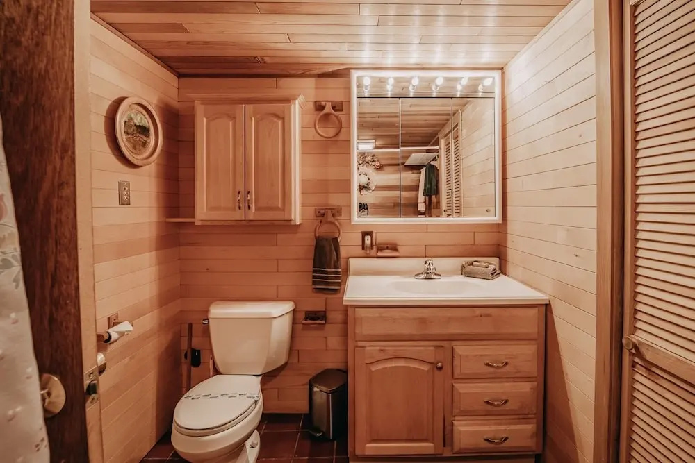 11sl - Wi-fi - No Pets Log Cabin - Sleeps 7 2 Bedroom Cabin by Redawning