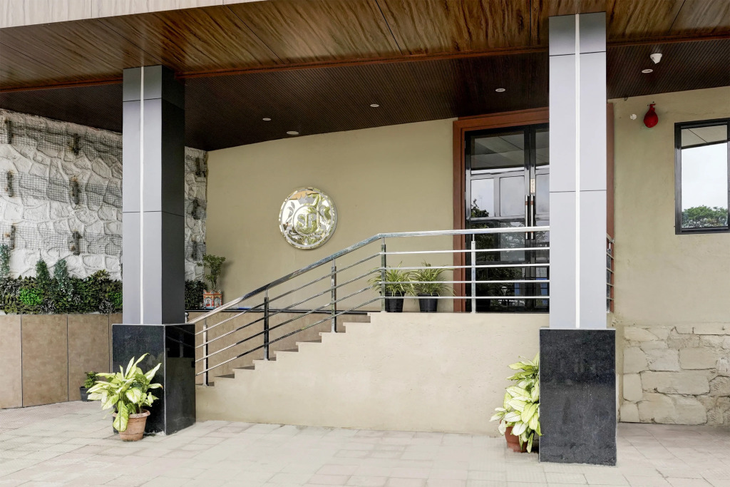 Collection O Ghodbunder Road Formerly Sanwith Residency