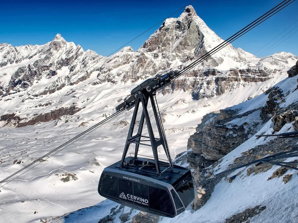 Matterhorn View Apartment in Breuil-Cervinia near Ski Area