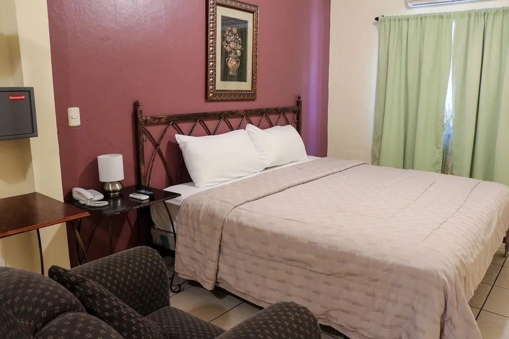 Dolphin Hotel