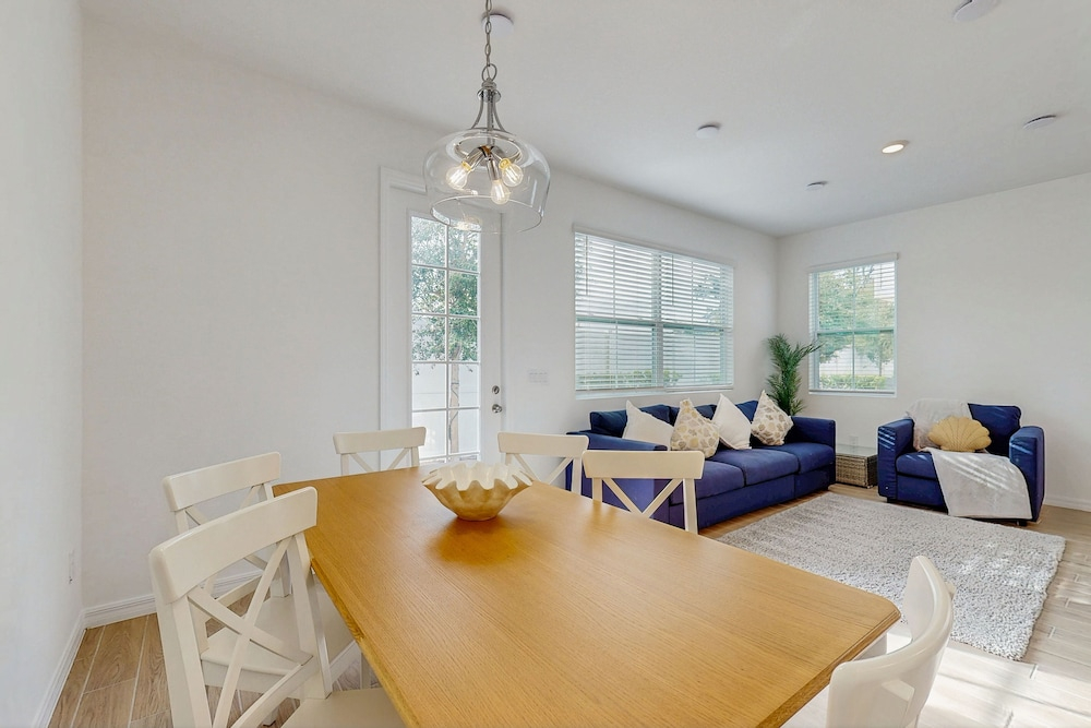 Stylish Vacation Home With Open Layout, Sunny Patio & Near Attractions