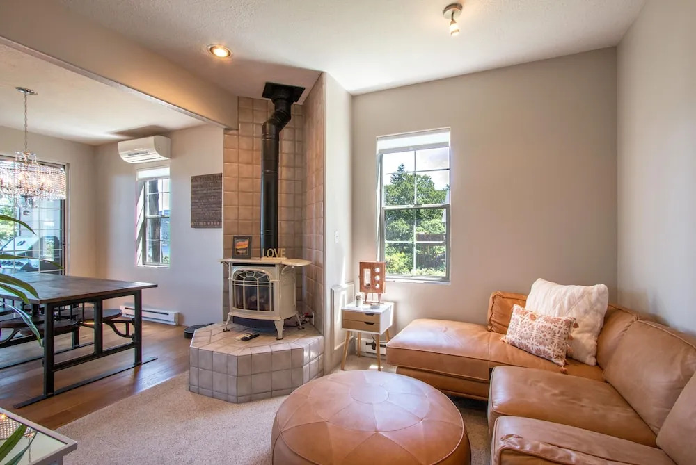 Gorge View 365 4 Bedroom Home by RedAwning