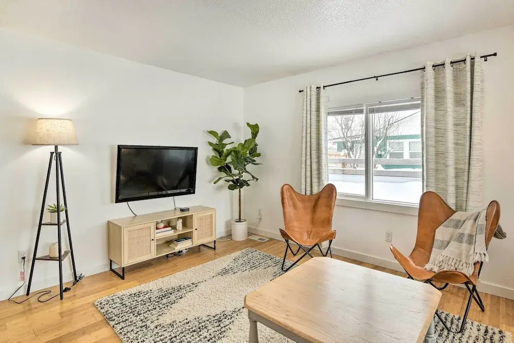 Anchorage Home, Minutes From Downtown