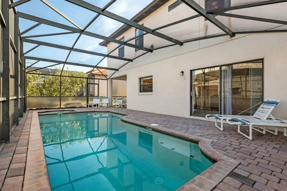 Wonderful 4 Bedroom House in High Grove With its own Swimming Pool