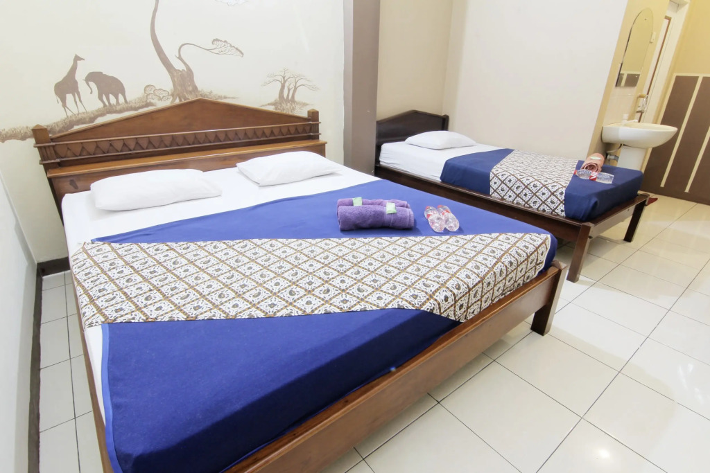 Monica Hotel
