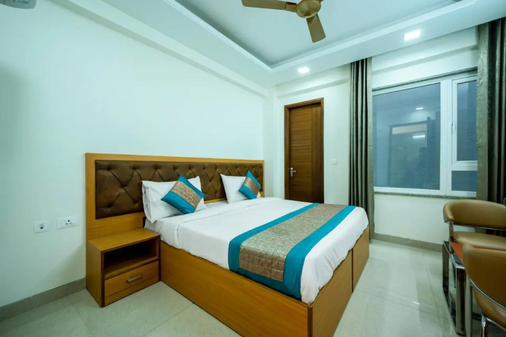 The Palms Inn I Near Medanta Medicity I Sec-38