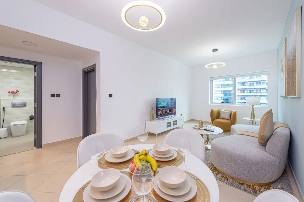 Marina View Spacious 1 BR Near Metro Apartments