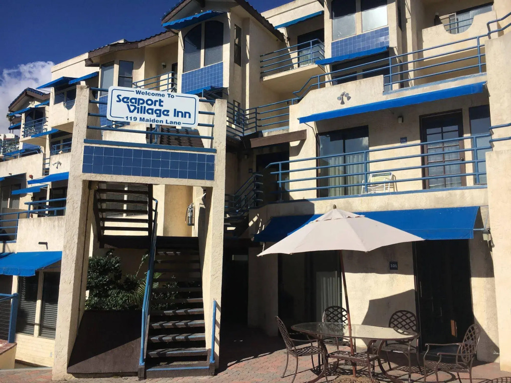 Seaport Village Inn, Avalon