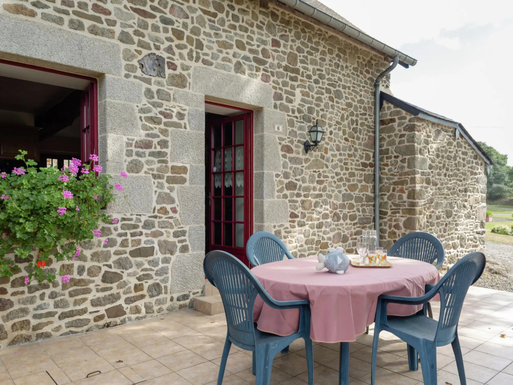 Family Home in Bonnemain with terrace