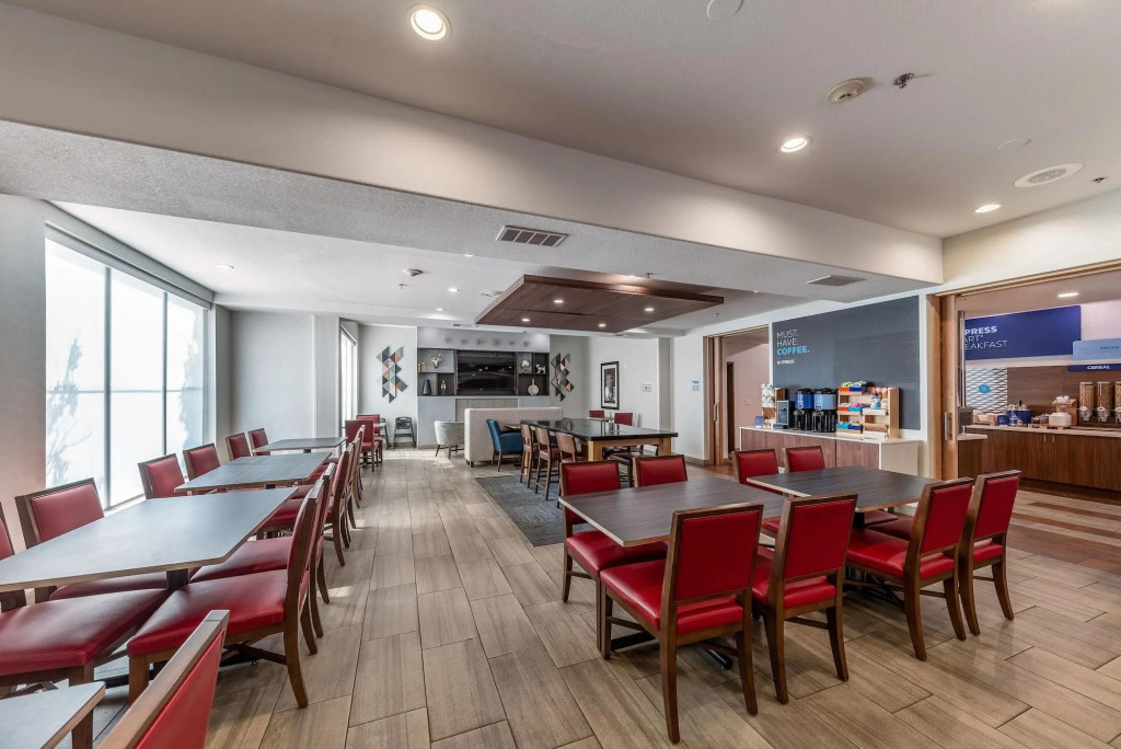 Holiday Inn Express & Suites Fort Worth - Fossil Creek by IHG