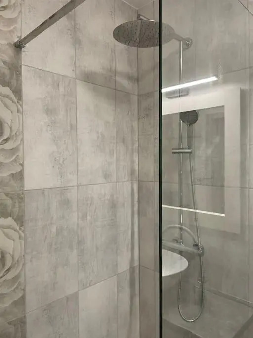 Just renovated 2 room apartment near the Palace