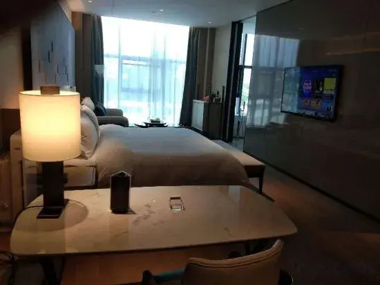 Changyang Wetland Park Hotel (Xiangyang Hanjiang Wolong Bridge)