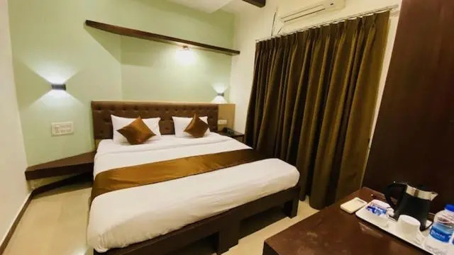 Hotel Plaza Heights by RAK Rooms, Mangaluru