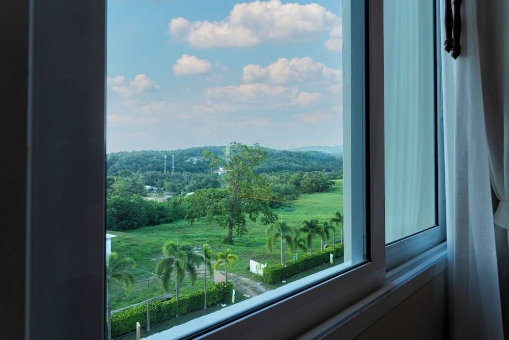 The Pelican Residence & Suites Krabi