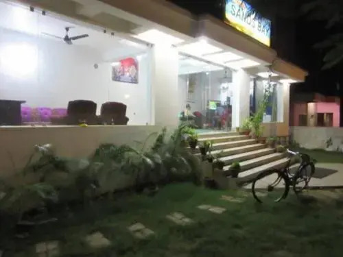 Hotel Sands Bay