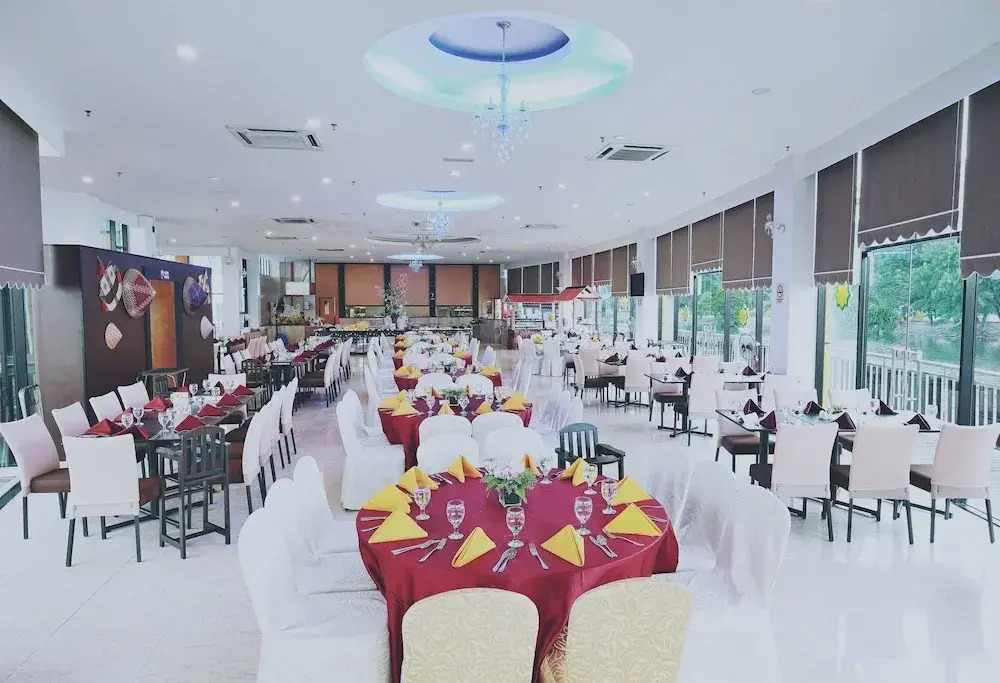 The Regency Waterfront Hotel