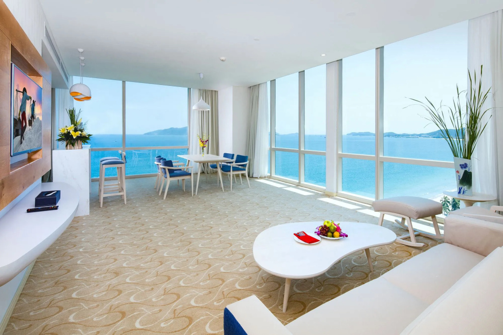Diamond Bay Hotel